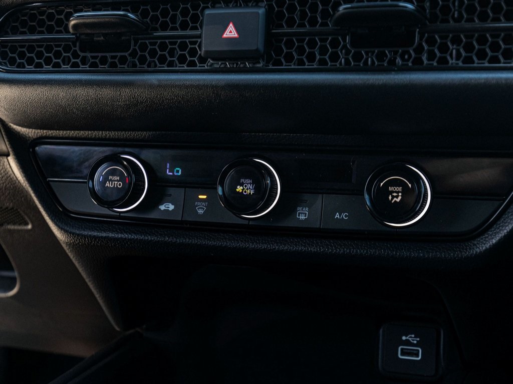 Vehicle image 21 of 38