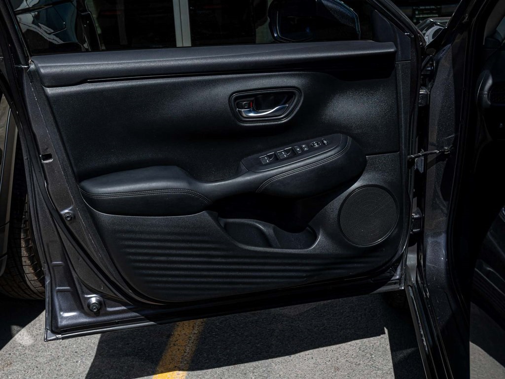 Vehicle image 11 of 38