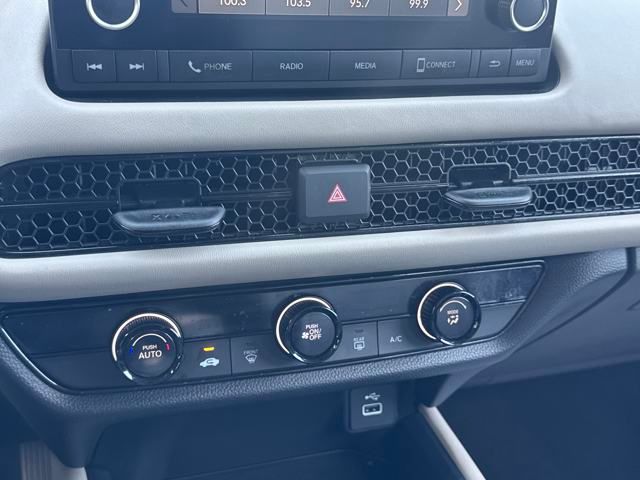 Vehicle image 14 of 22