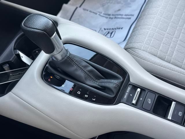 Vehicle image 15 of 22