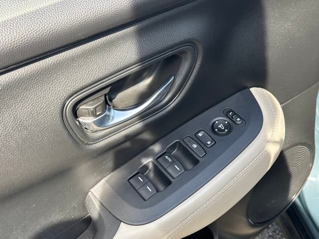 Vehicle image 8 of 22
