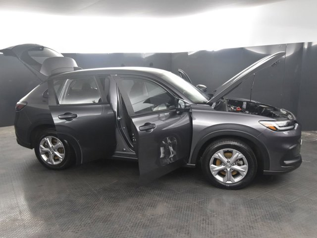 Vehicle image 10 of 39