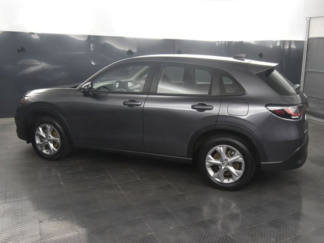 Vehicle image 4 of 39