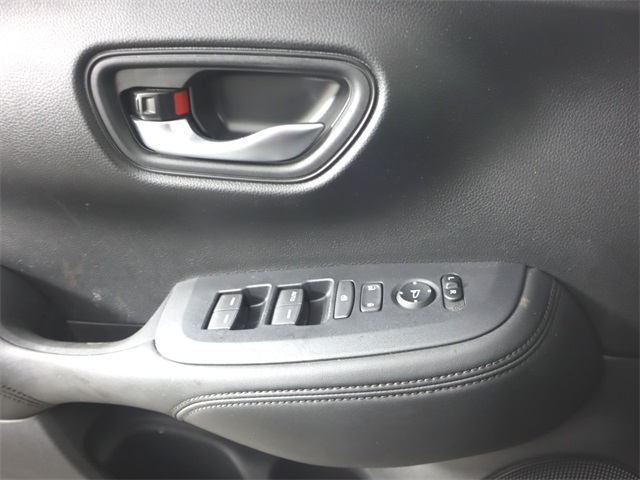 Vehicle image 17 of 29