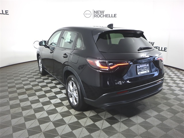 Vehicle image 8 of 29