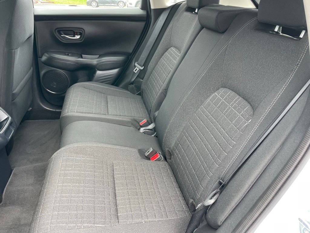 Vehicle image 7 of 32