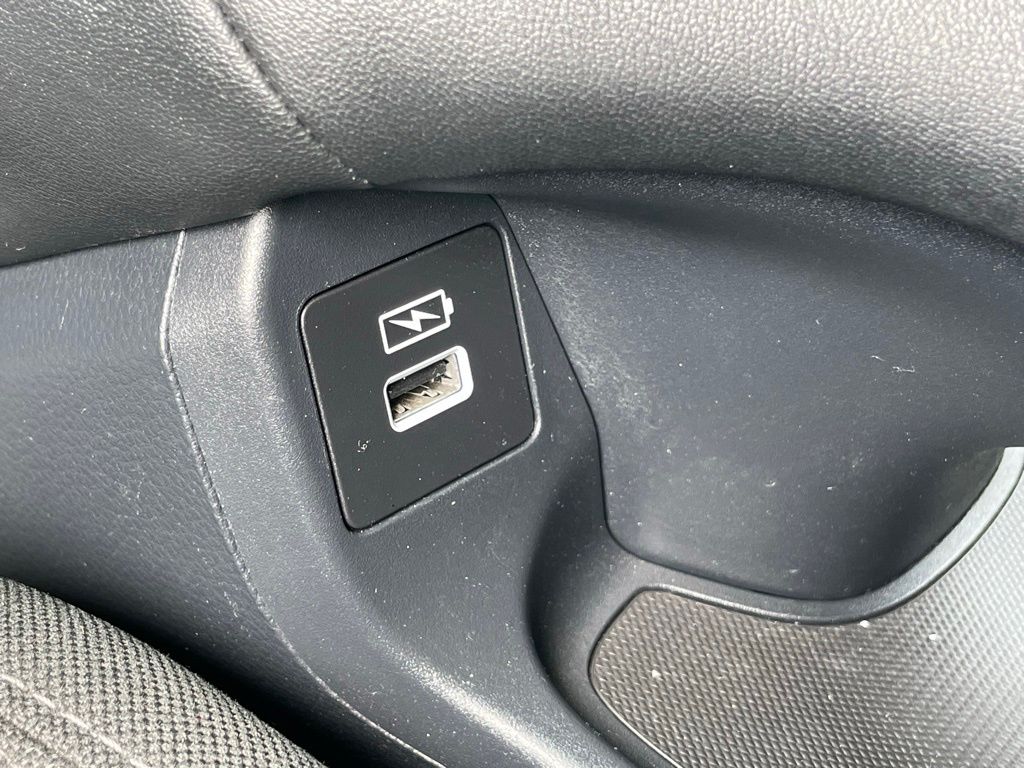 Vehicle image 23 of 32