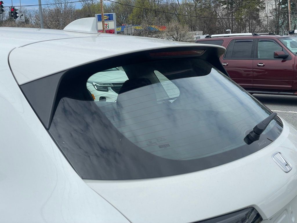 Vehicle image 27 of 32