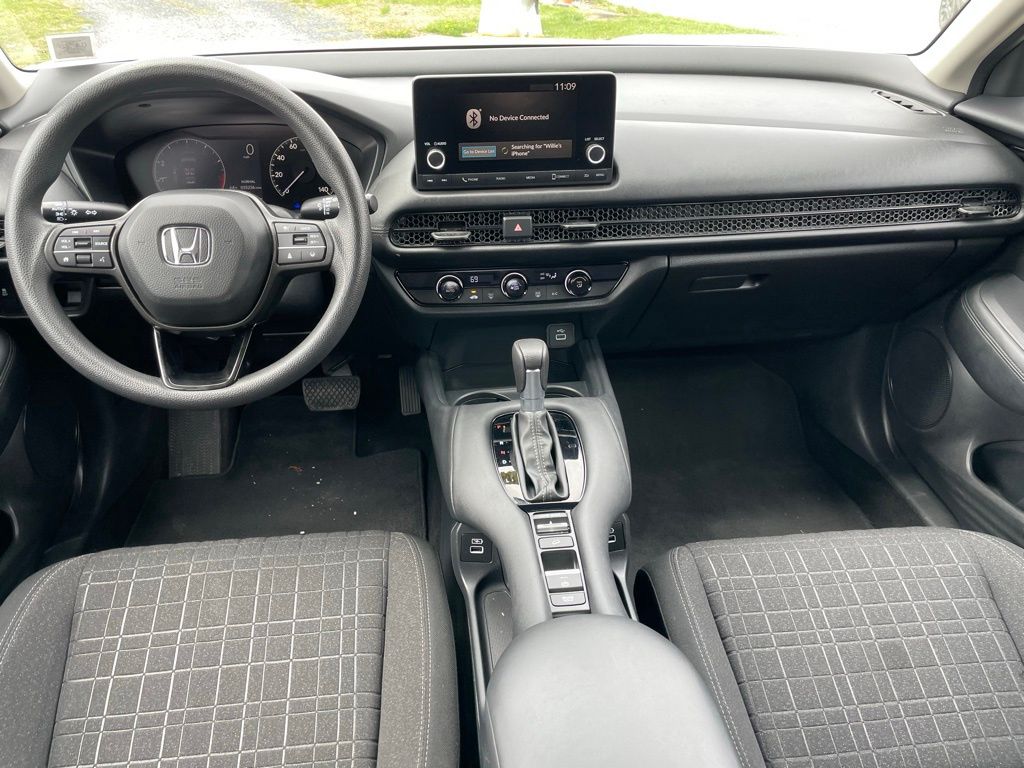Vehicle image 10 of 32