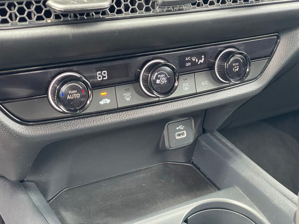 Vehicle image 19 of 32