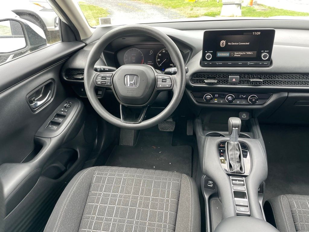 Vehicle image 8 of 32