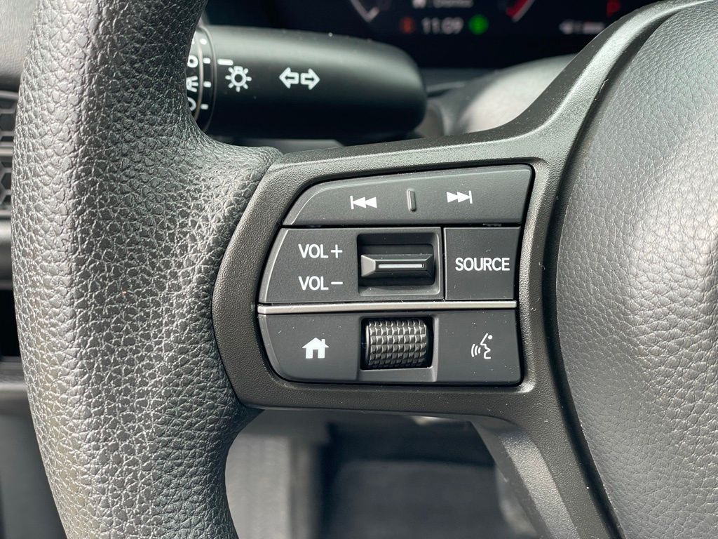 Vehicle image 14 of 32