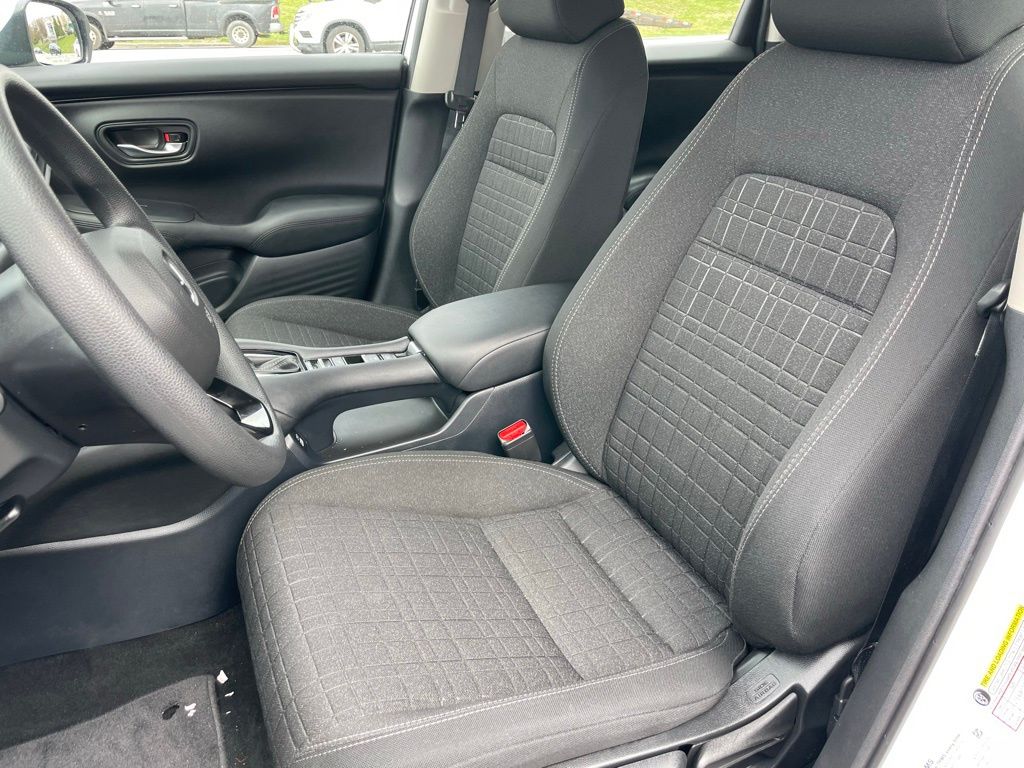 Vehicle image 6 of 32