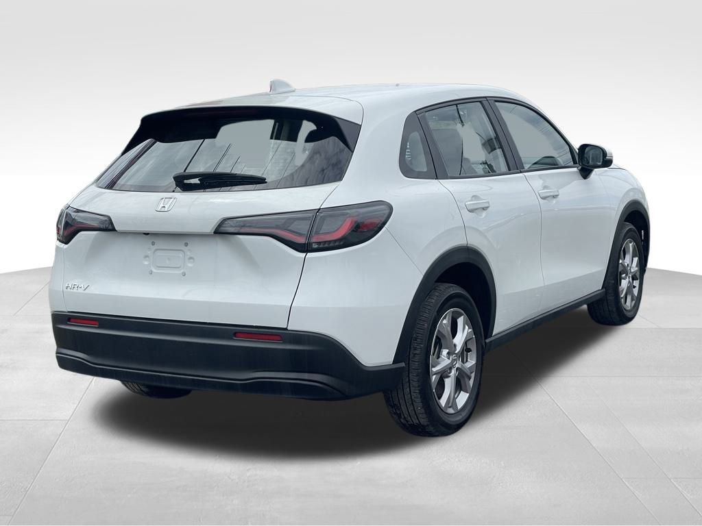 Vehicle image 2 of 32