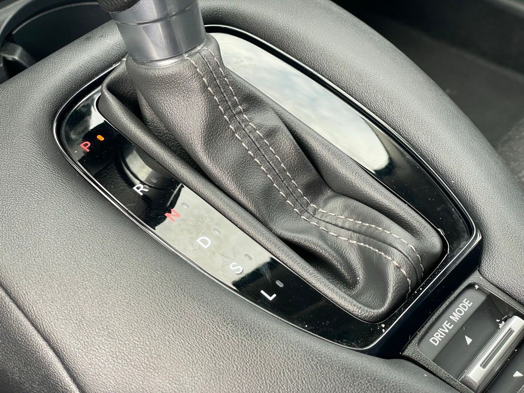 Vehicle image 21 of 32