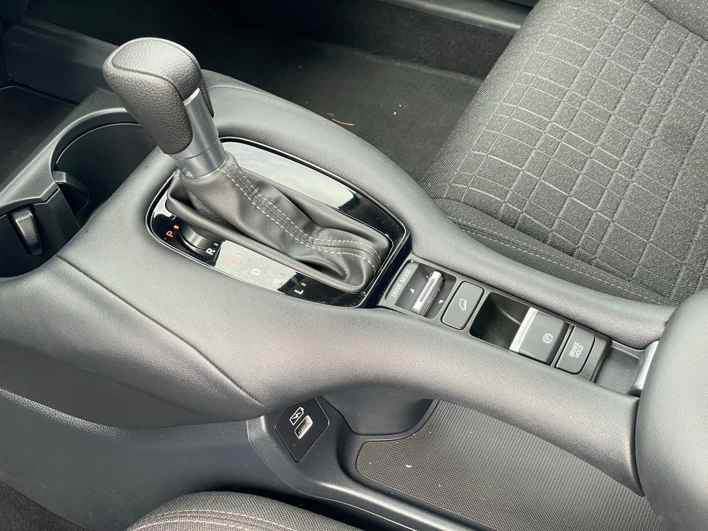 Vehicle image 20 of 32