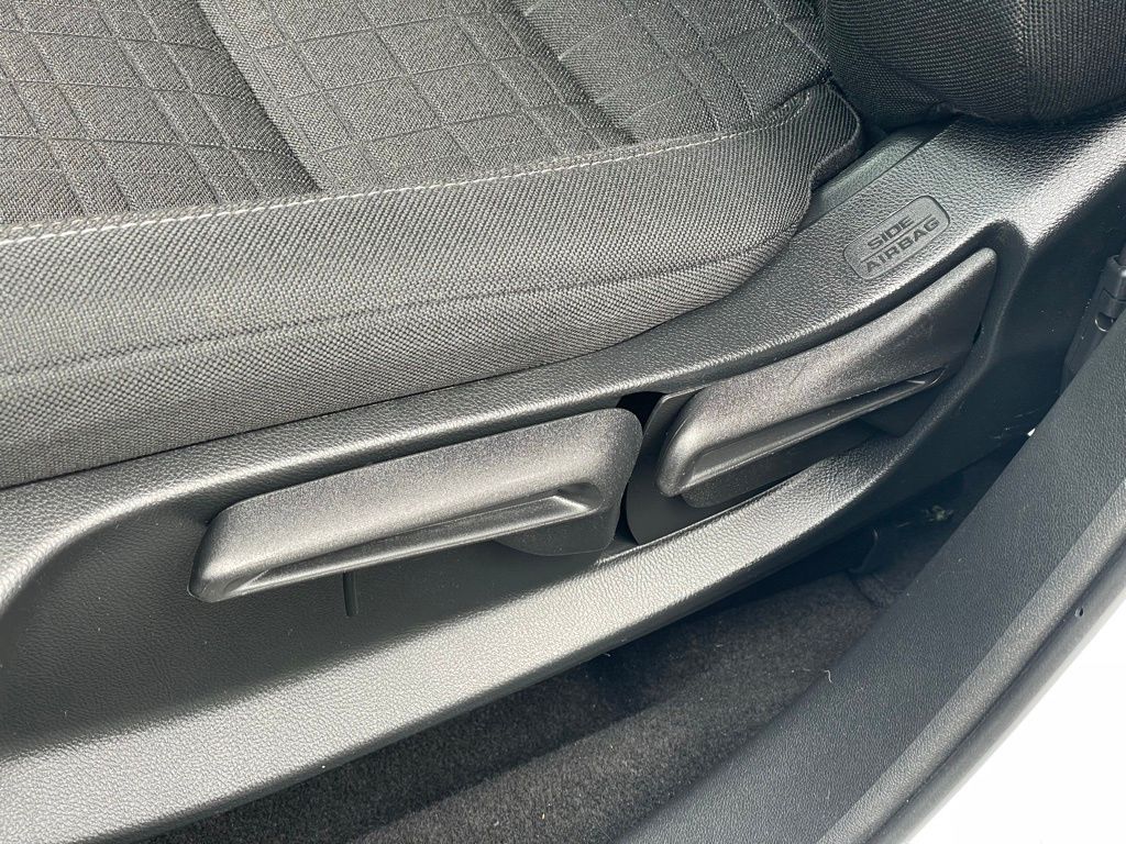 Vehicle image 12 of 32