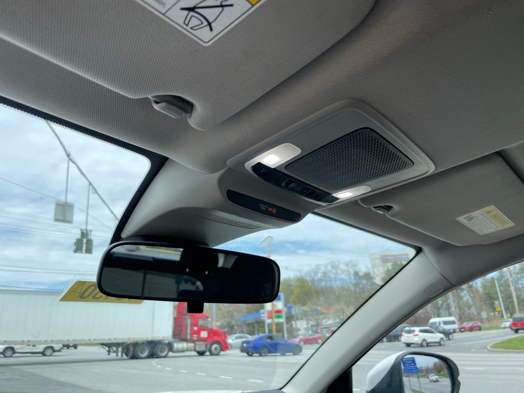 Vehicle image 24 of 32