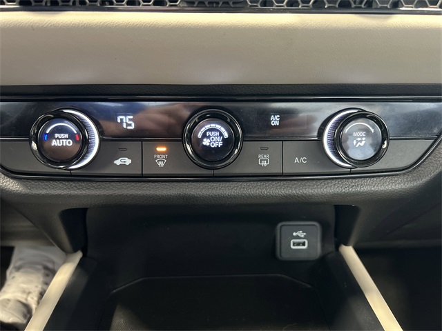 Vehicle image 27 of 31