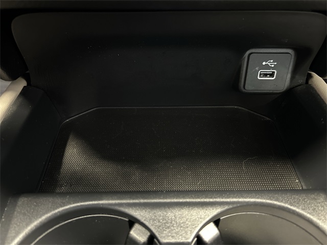 Vehicle image 26 of 31