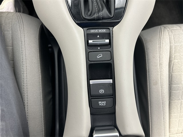 Vehicle image 24 of 31