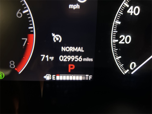 Vehicle image 17 of 31