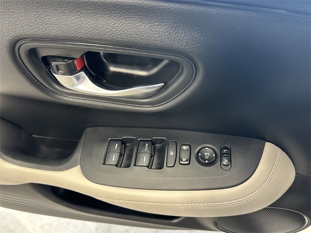 Vehicle image 23 of 31