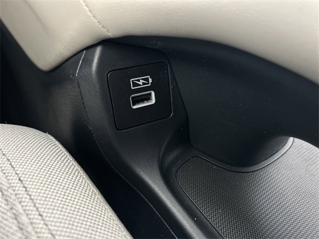 Vehicle image 25 of 31