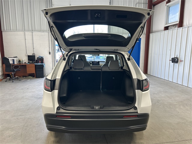 Vehicle image 21 of 31