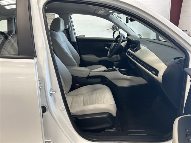 Vehicle image 14 of 31