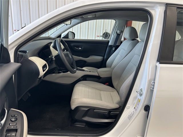 Vehicle image 13 of 31