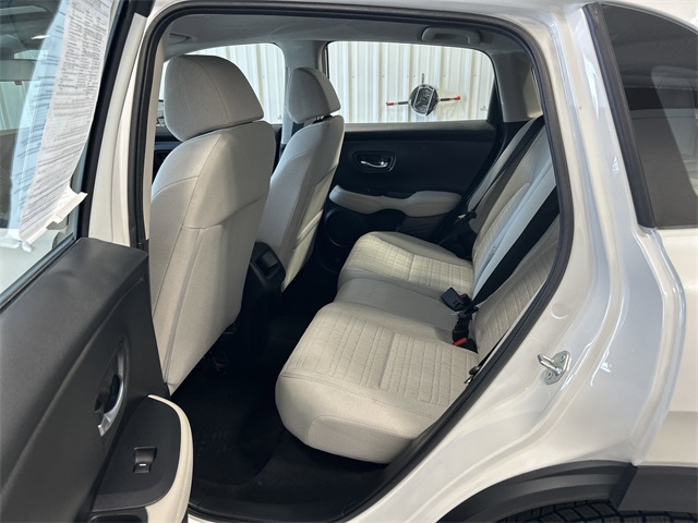 Vehicle image 19 of 31