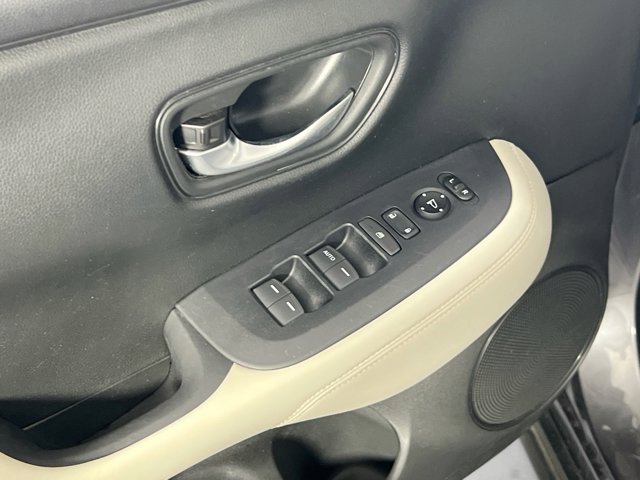 Vehicle image 17 of 29
