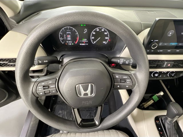 Vehicle image 11 of 29
