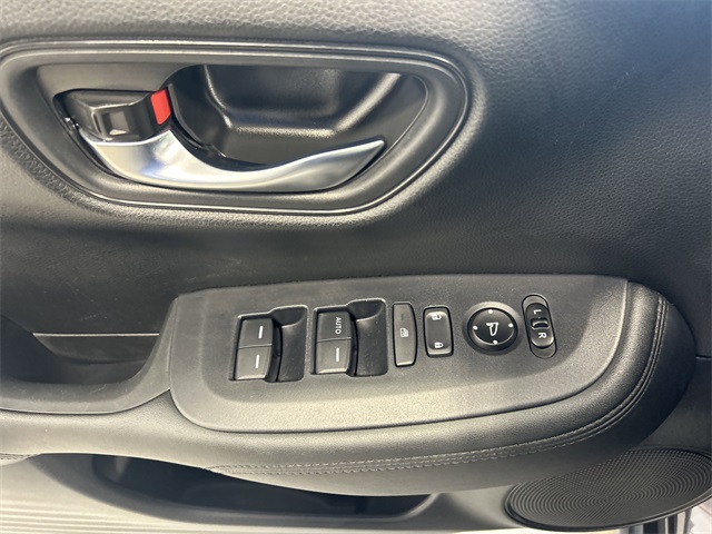 Vehicle image 23 of 30