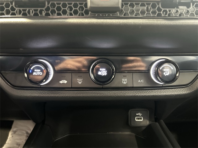 Vehicle image 26 of 30