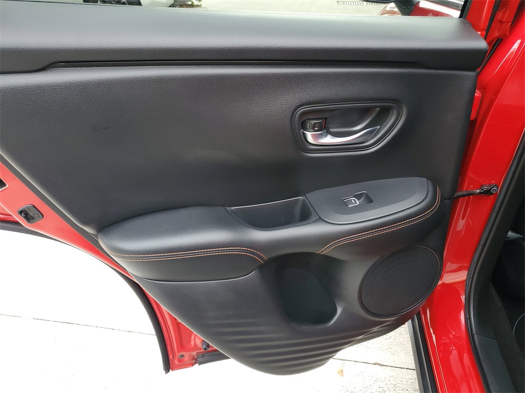 Vehicle image 11 of 29