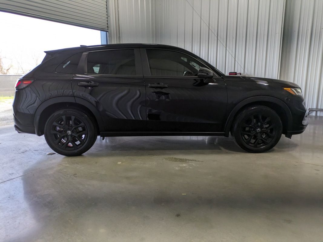 Vehicle image 7 of 32