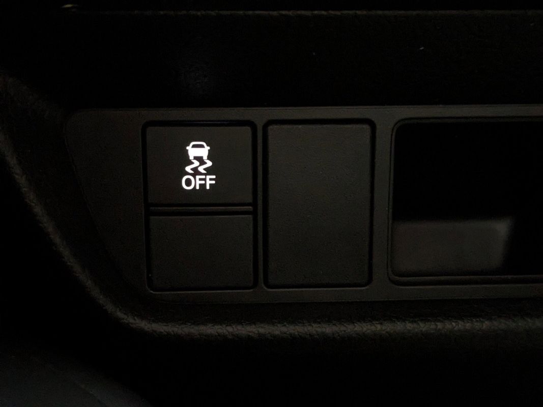 Vehicle image 23 of 32