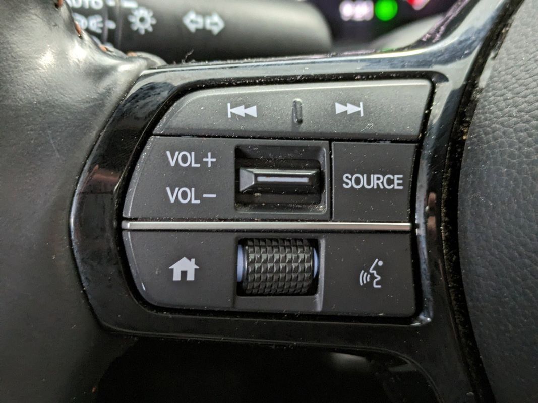 Vehicle image 24 of 32