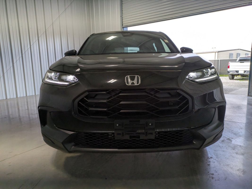 Vehicle image 4 of 32