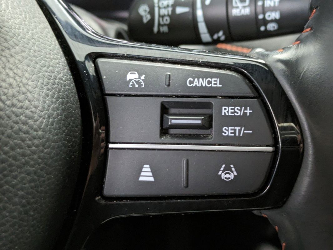 Vehicle image 25 of 32