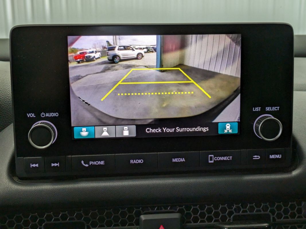 Vehicle image 21 of 32