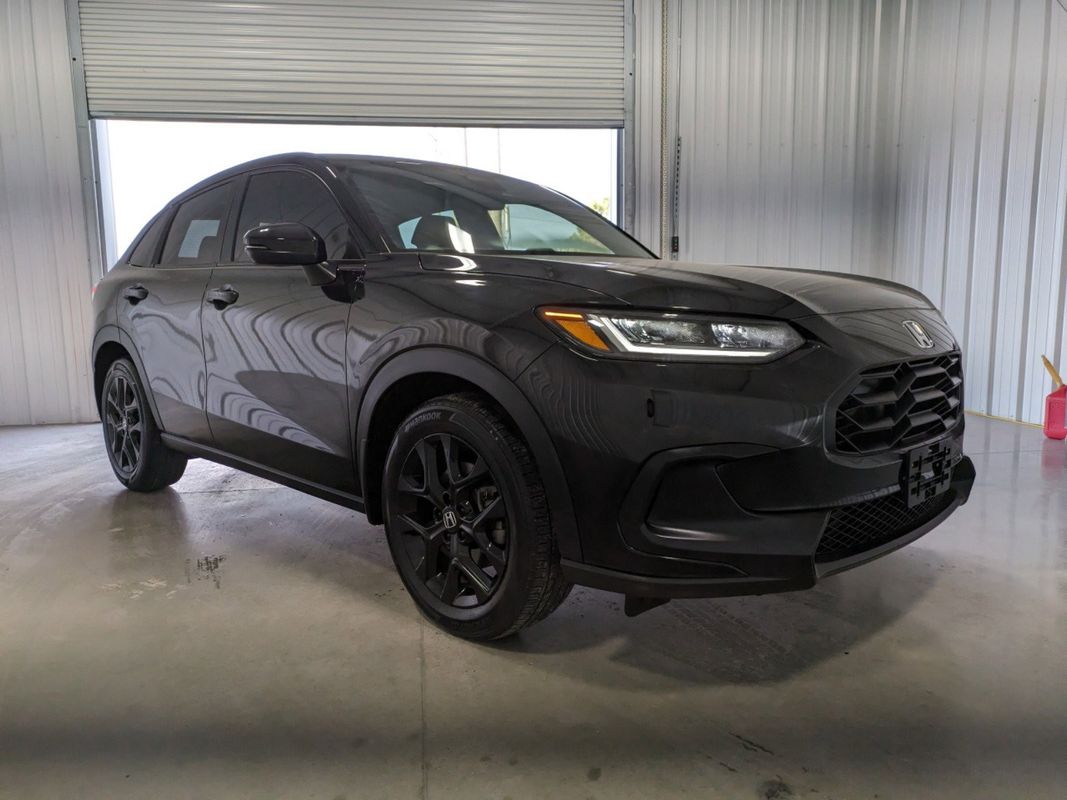 Vehicle image 9 of 32