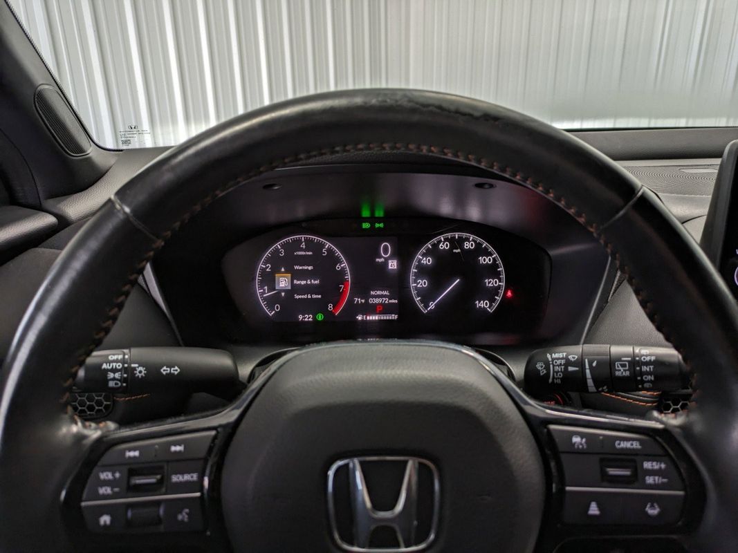 Vehicle image 28 of 32