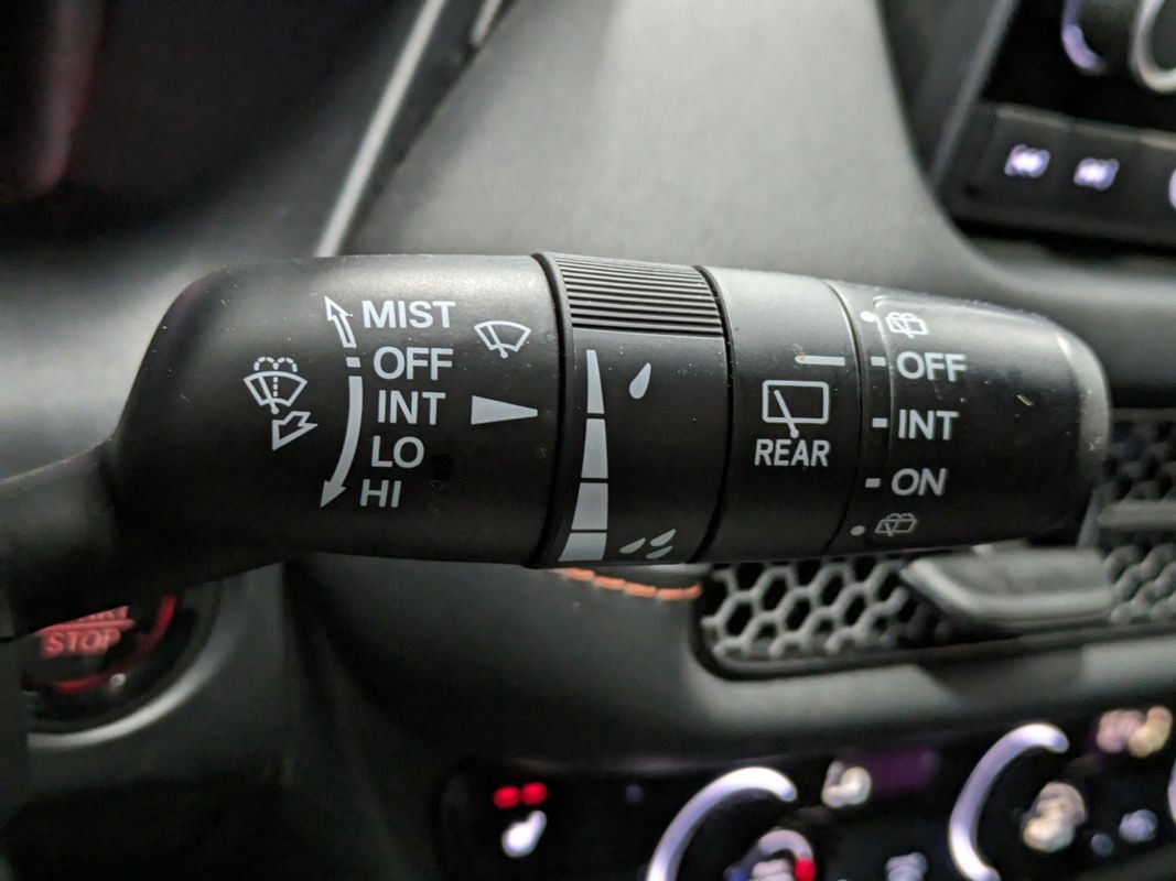 Vehicle image 27 of 32