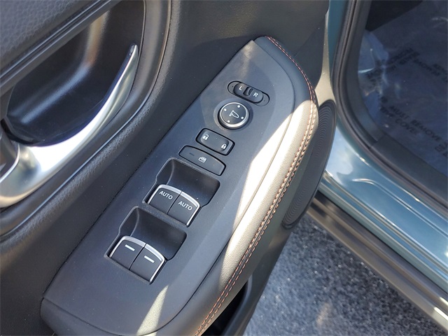 Vehicle image 21 of 30