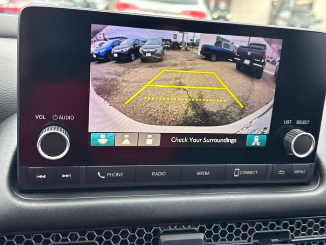 Vehicle image 13 of 21