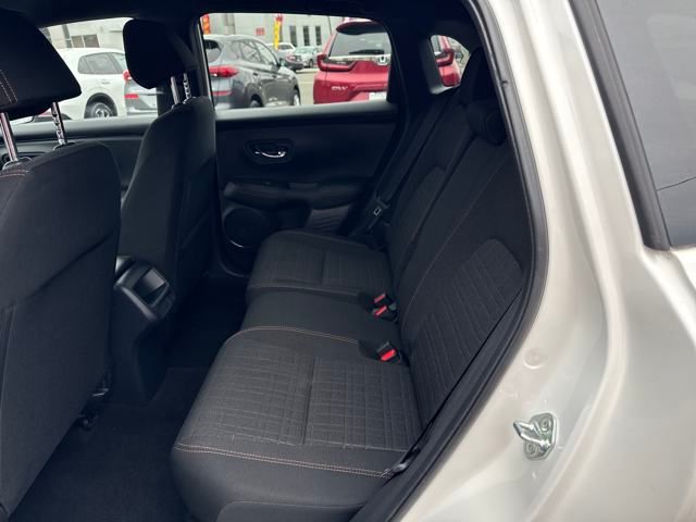 Vehicle image 16 of 21