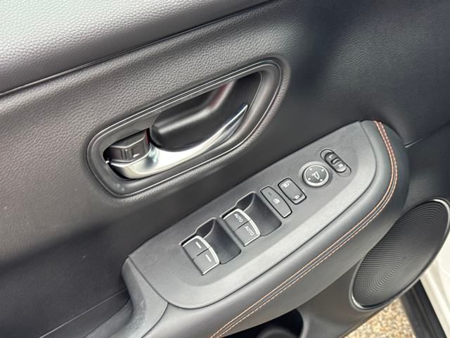 Vehicle image 8 of 21